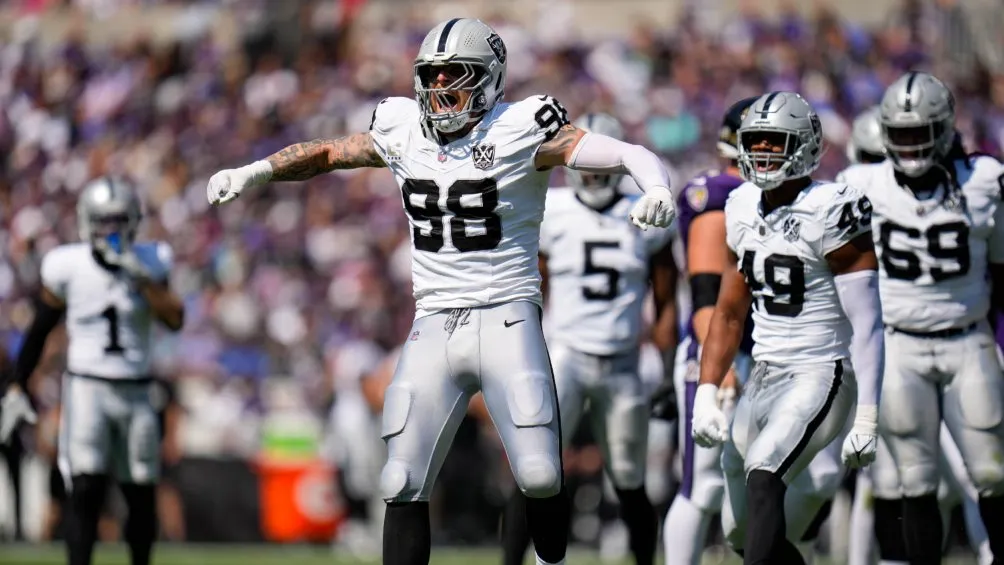 AP Maxx Crosby volvió a los entrenamientos con Raiders