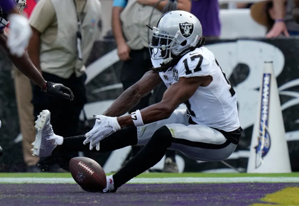 AP Davante Adams pidió salir de los Raiders