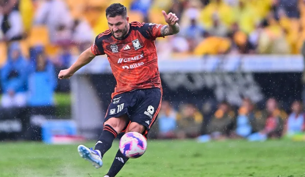 Tiro libre marcado por Gignac