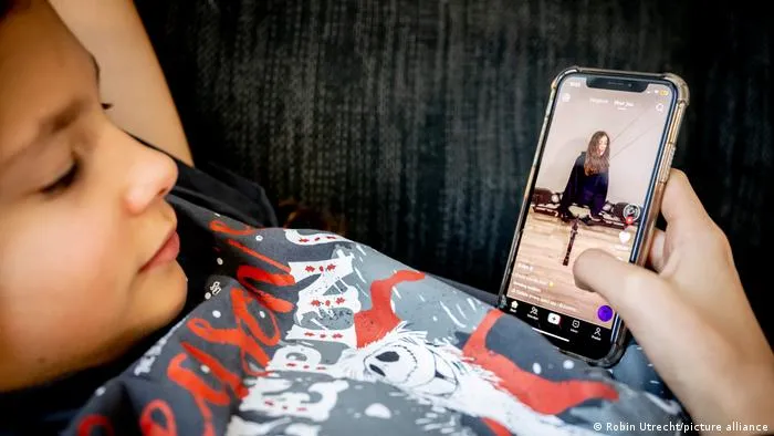 Día a Día News Las nuevas generaciones prefieren usar redes sociales para buscar información