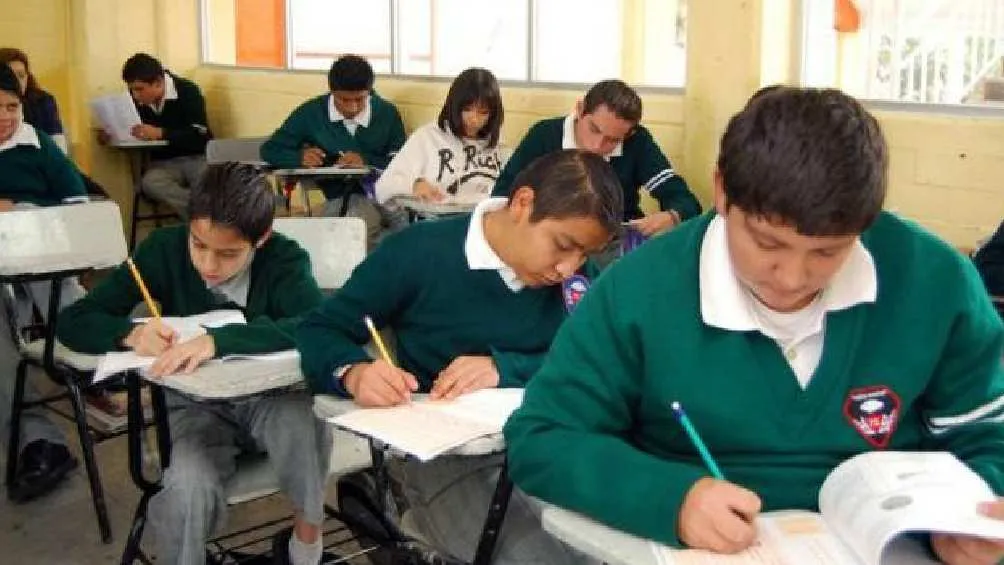 Los alumnos beneficiados recibirán mensualidades de 800 pesos.