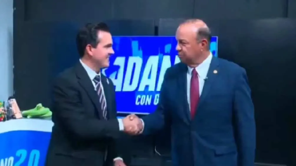 El dueño del canal entró a cuadro para correr al periodista.