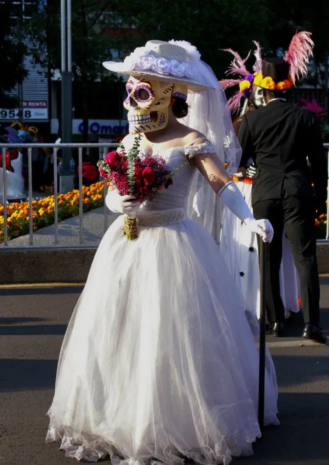 FB: @MEGACATRINAS A las 6 de la tarde partirá la marcha de las Catrinas.