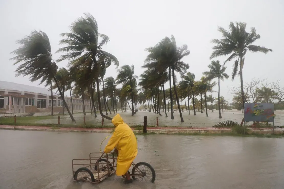 CNN El huracán Milton esta llegando a Florida el día de hoy