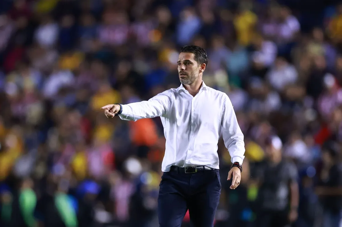 IMAGO7 Dirigiendo con Chivas