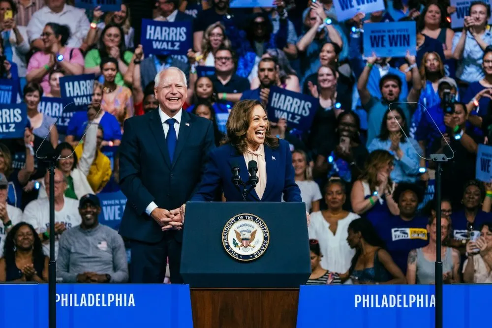 FB: @KamalaHarris Kamala Harris está arriba en las encuestas para la presidencia.
