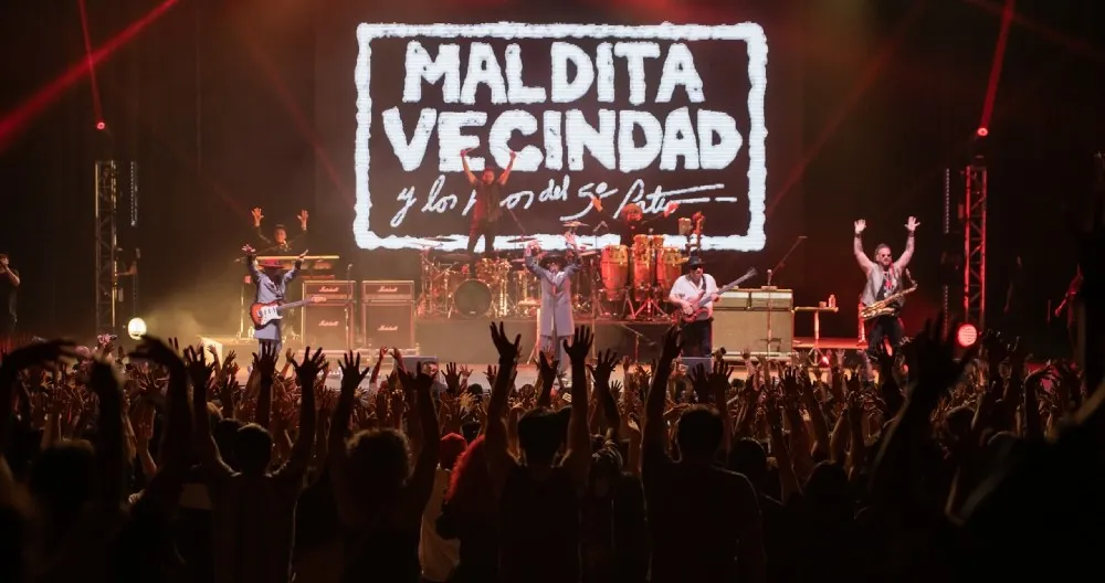 FB: @malditavecindad La Maldita Vecindad formará los círculos de paz con su presentación.