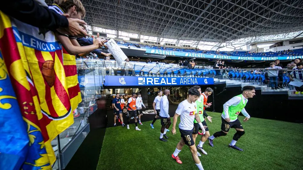 X: @valenciacf Valencia se encuentra en puestos de descenso en Fecha FIFA