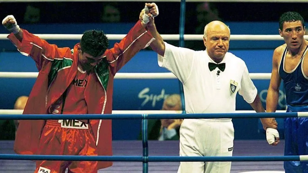 Bejarano celebrando su medalla