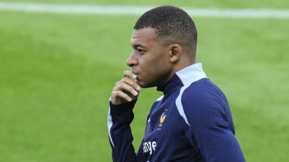 Mbappé en un entrenamiento con Francia