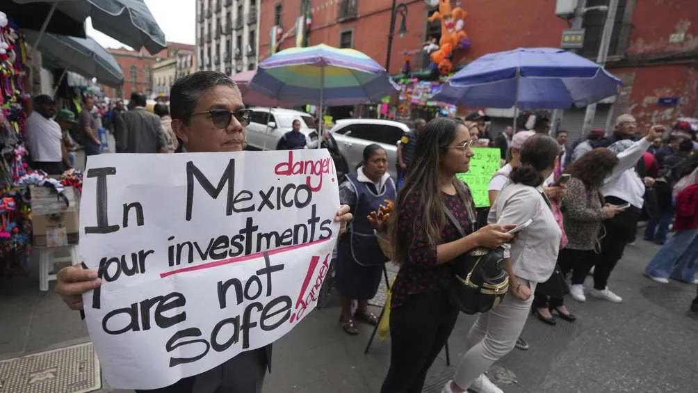 Trabajadores del Poder Judicial alertaron sobre el peligro que es invertir en México.