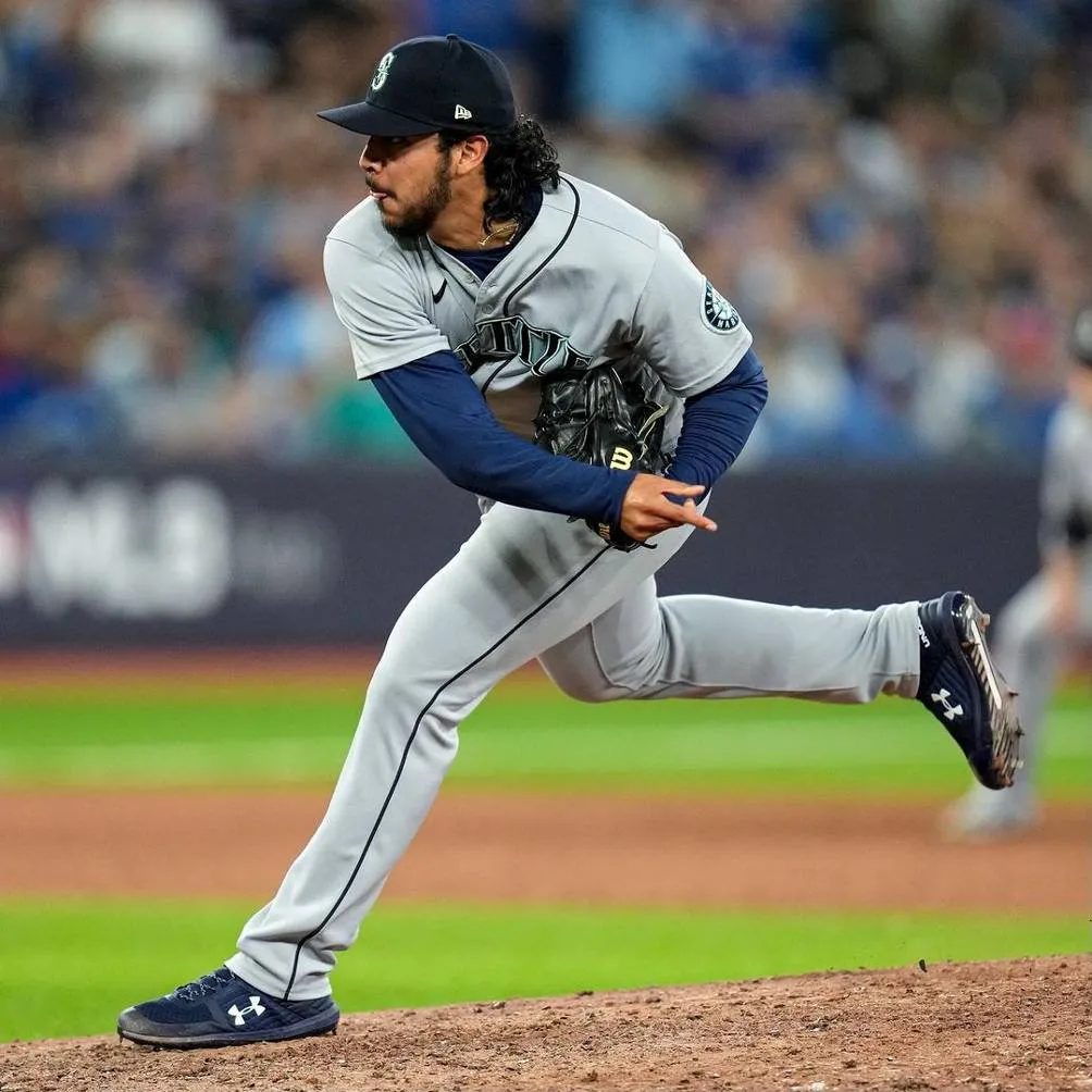 Andrés Muñoz lanzando en MLB