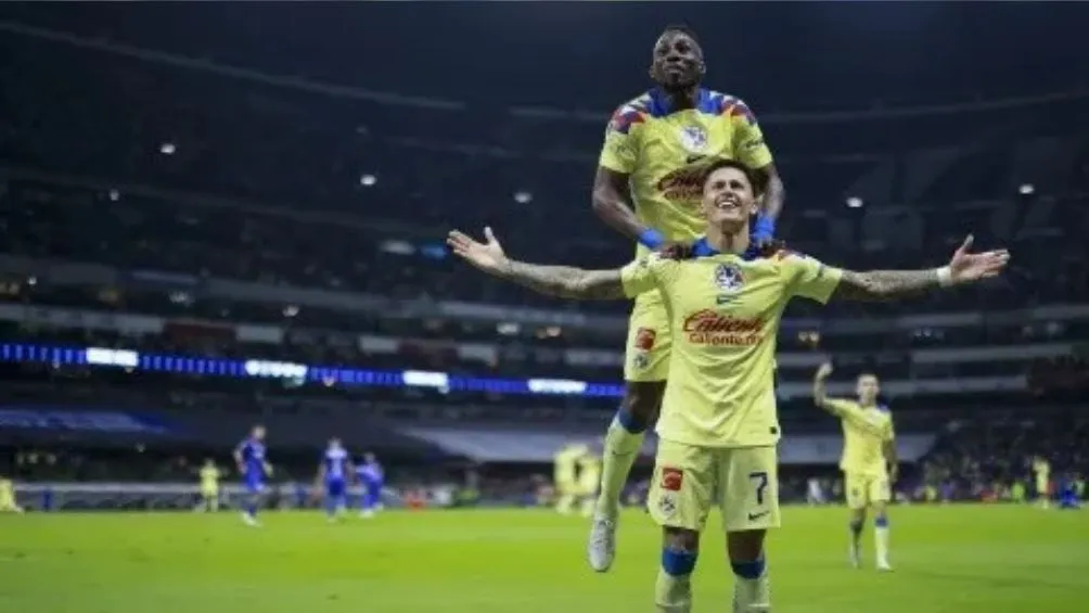 Quiñones celebrando con América