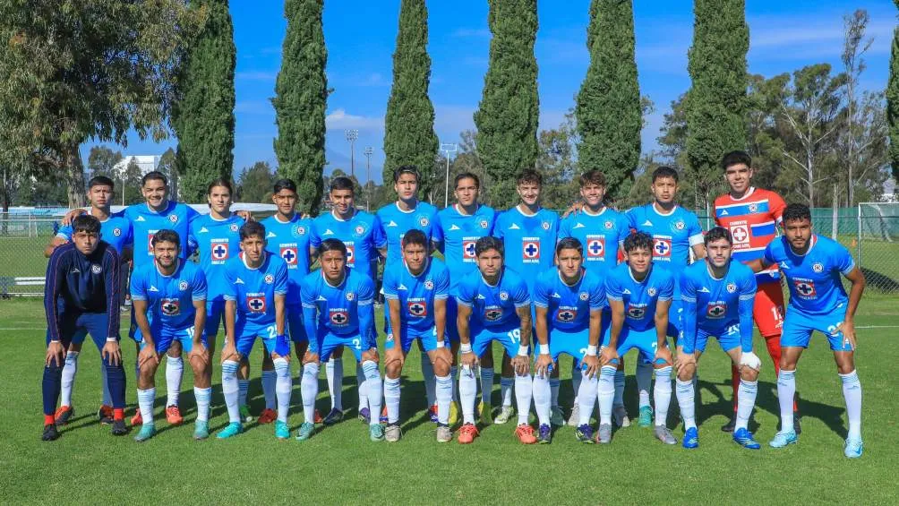 X: @AzulBasicas 'Toro' Fernández con el equipo Sub-23