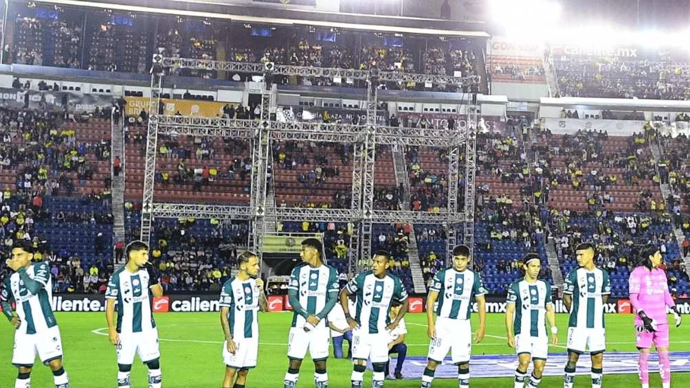 Gradas del estadio obstruidas