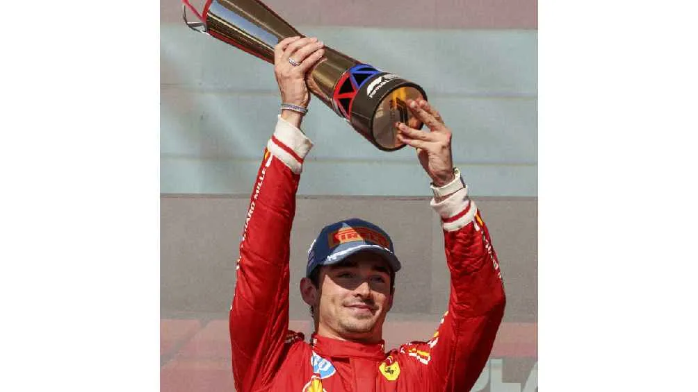 AP Ganó su tercera carrera