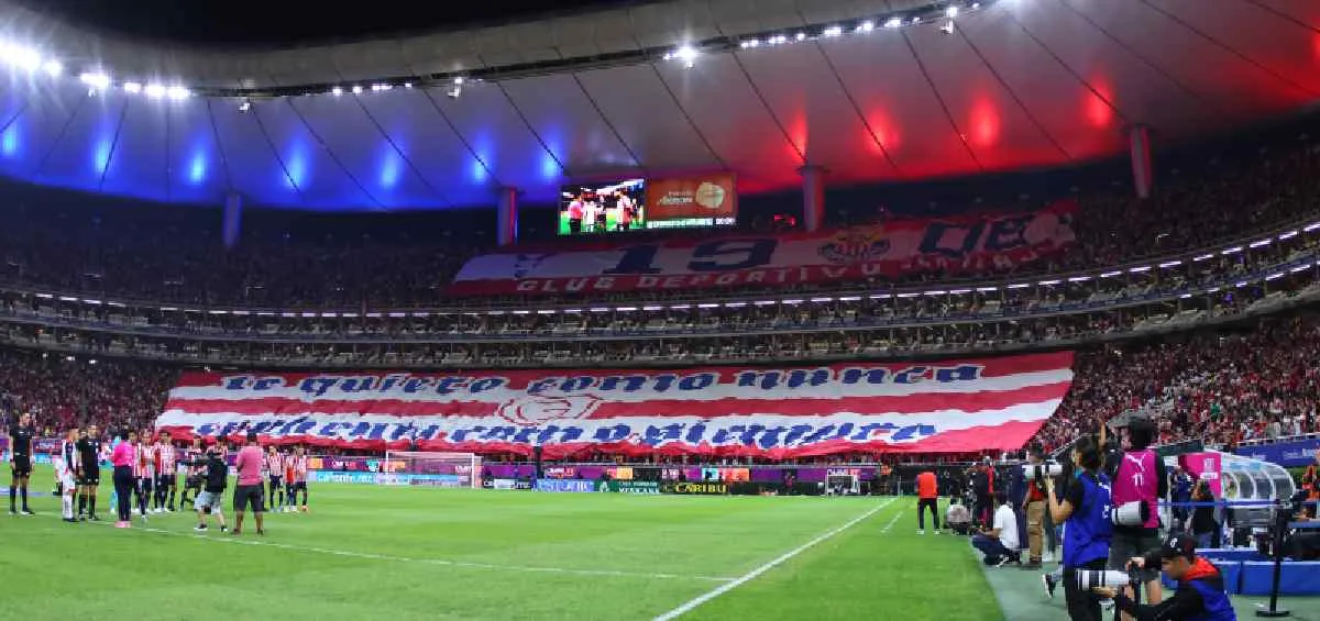 Estadio de las Chivas con gran asistencia