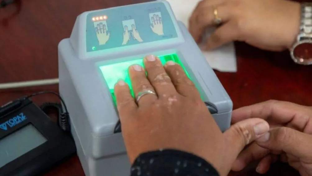 Gobierno de Xalapa La CURP Biométrica contará con huellas dactilares y reconocimiento facial.