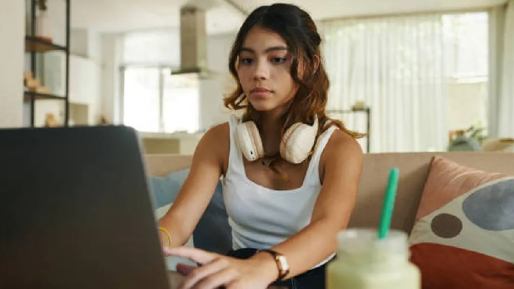 Istock Cada vez más empresas son reacias a contratar a jóvenes recién graduados, según una encuesta de Intelligent