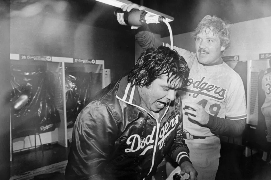 AP El Toro celebrando en el vestuario de los Dodgers el pase a la Serie Mundial de 1981