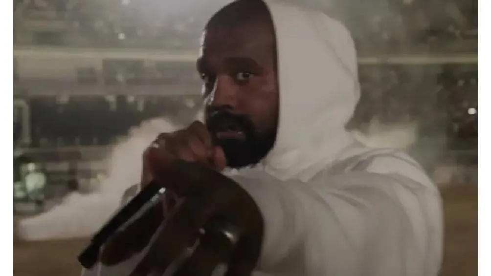 West es un rapero, productor musical y diseñador de moda.