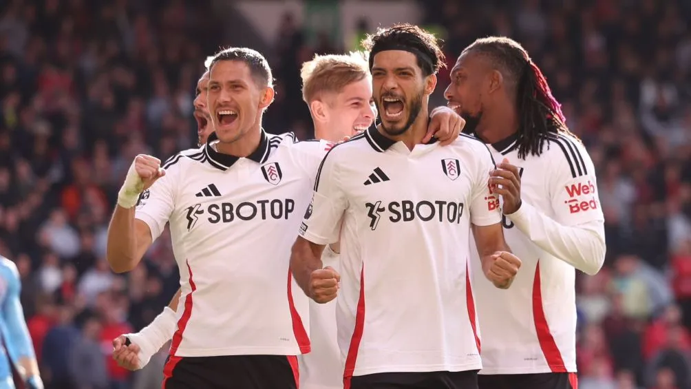 X: @Raulj1991 Recibió premio de Premier League