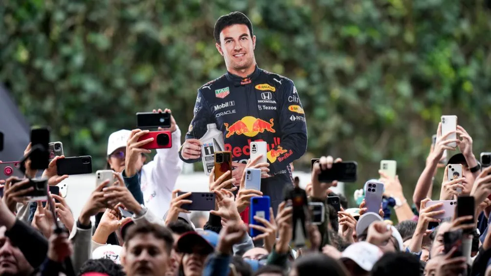 Apoyo mexicano a Checo