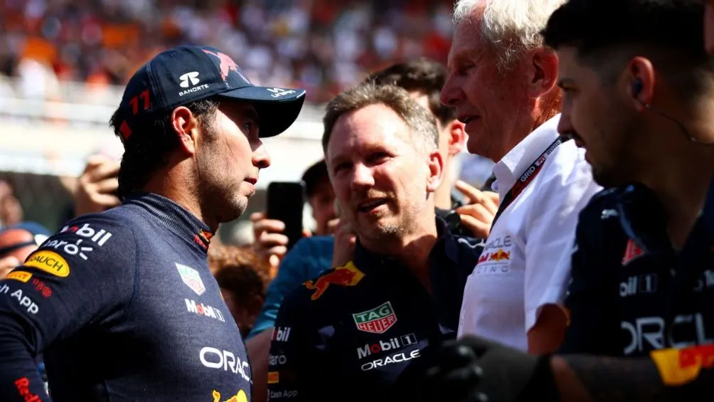 AP Pérez junto a Horner y Helmut Marko