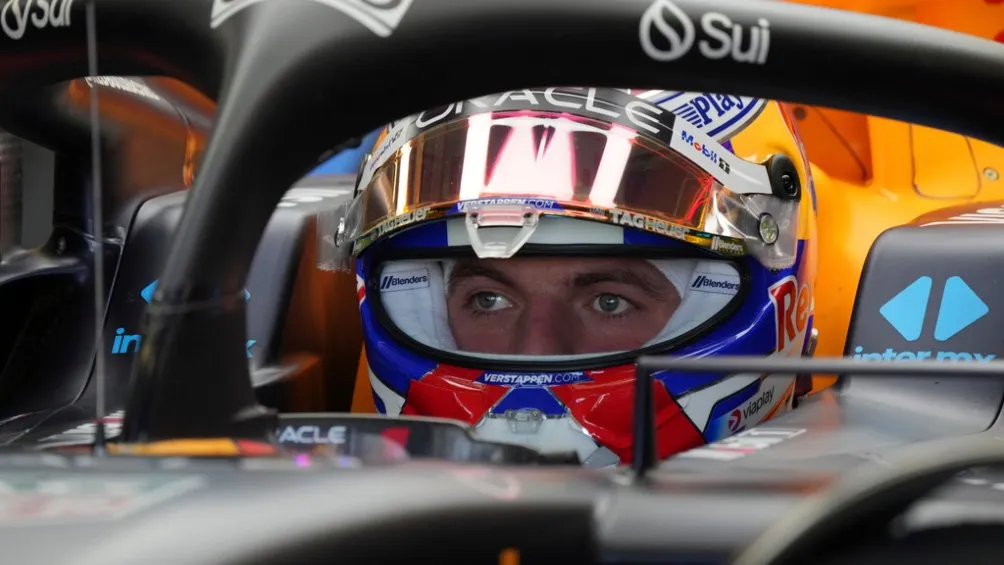 AP Verstappen en el RB20