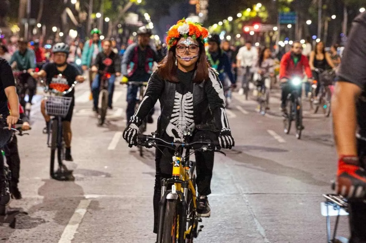 Dónde ir Paseo nocturno por el Día de Muertos 2024