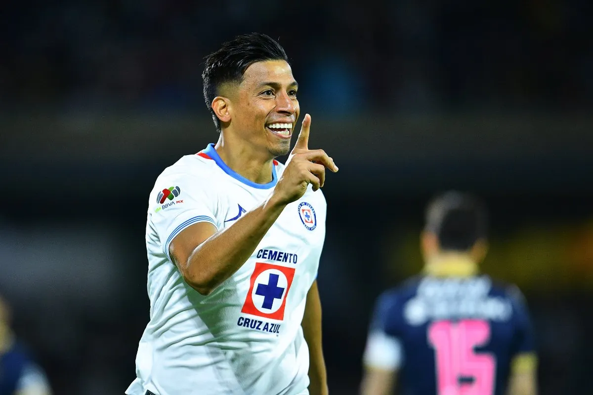 Festejo de Ángel tras su gol