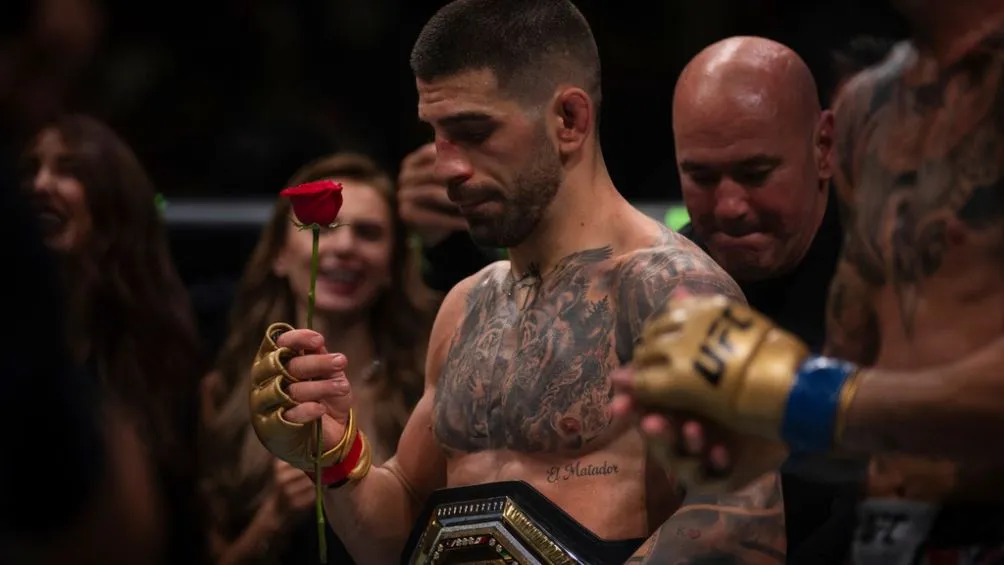 Topuria venció a Holloway