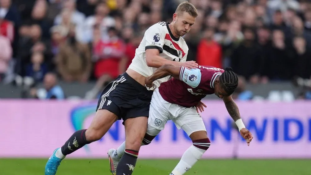 De Ligt ante Michael Antonio