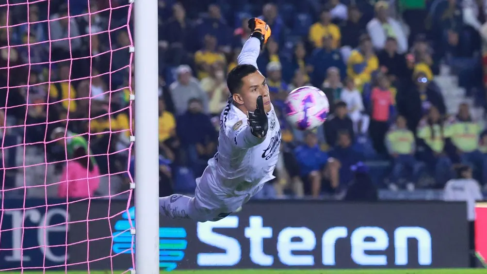 Malagón atajó todo, pero se equivocó en el gol de Rayados