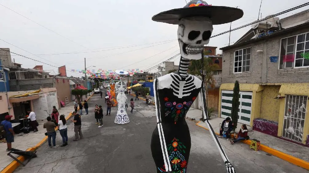Las calaveras simbolizan la muerte y la celebración de la vida de los difuntos.
