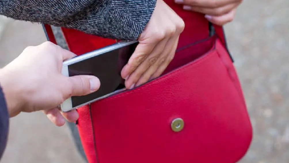 Siga estas recomendaciones para prevenir convertirse en víctima del robo de teléfonos celulares.