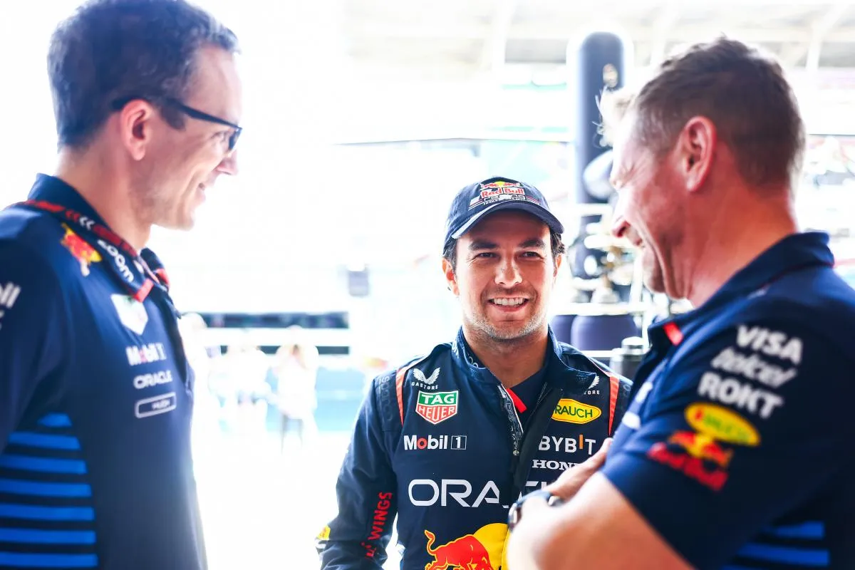 IMAGO 7 Checo tuvo fallas de comunicación con su equipo este viernes