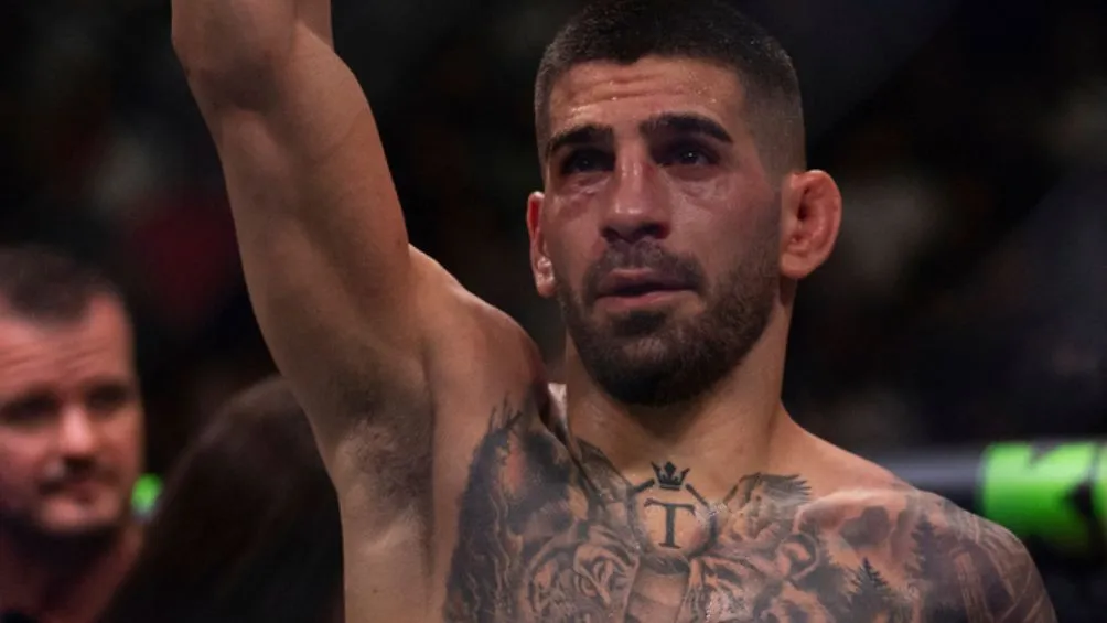 AP Topuria festeja victoria