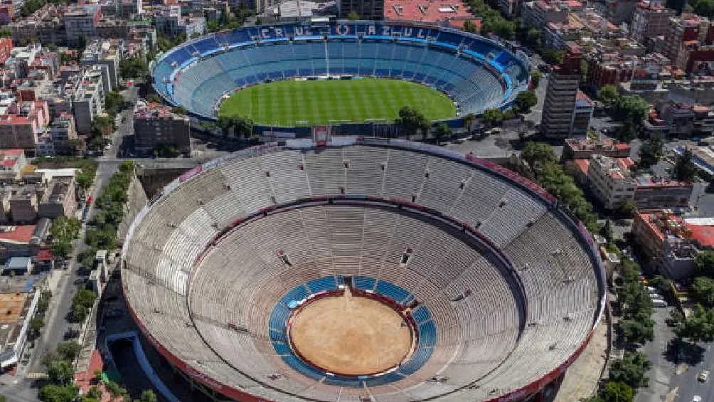 La Plaza de Toros como el Estadio Cd. de los Deportes están separados por una calle.