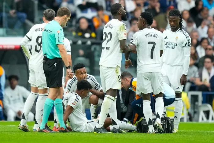 AP Rodrygo es atendido tras lesionarse