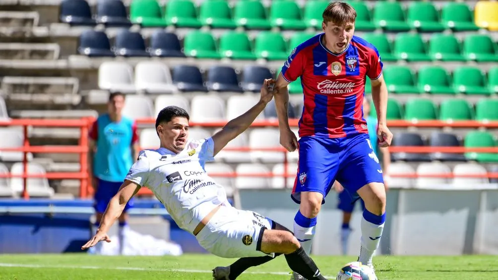 IMAGO7 Ambos equipos terminaron con un jugador menos