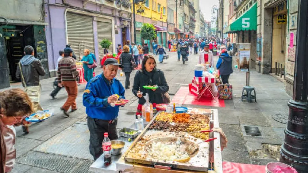 Las enfermedades transmitidas por alimentos pueden afectar a cualquier persona que consuma alimentos en condiciones poco higiénicas.