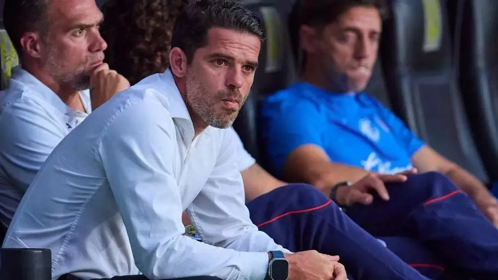 Gago dirigiendo a Chivas en un partido