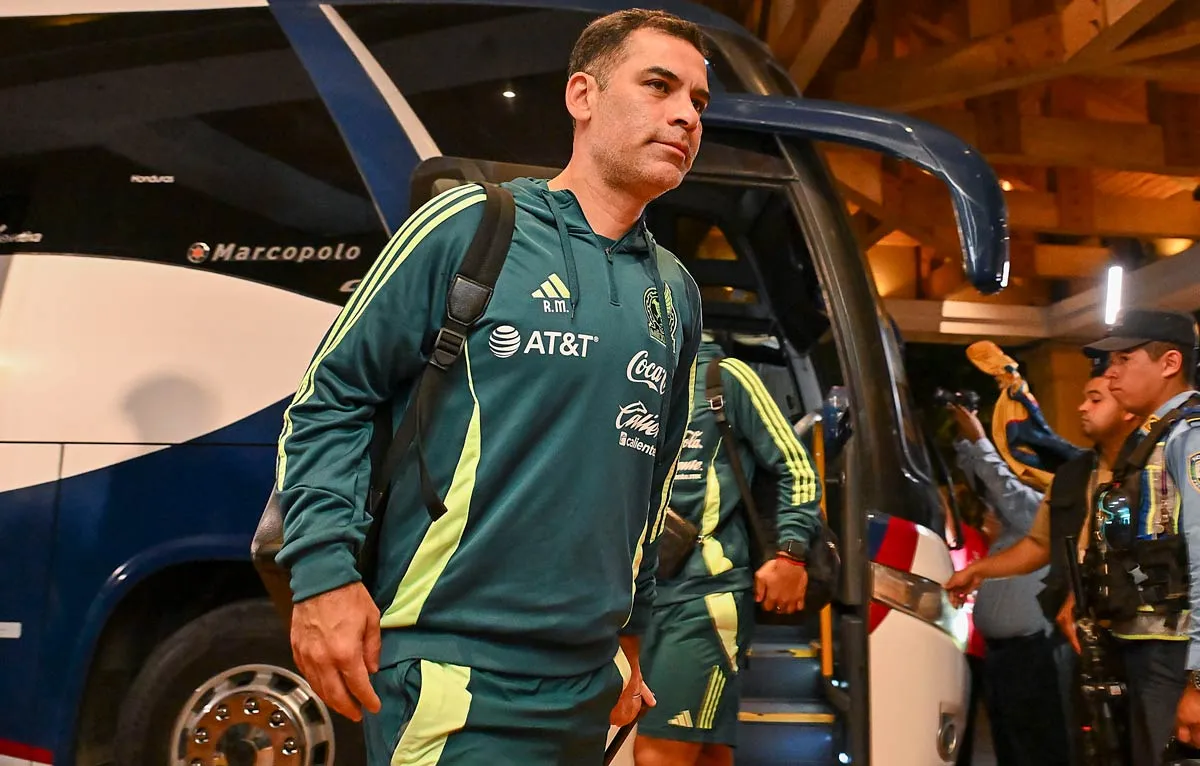 IMAGO7 Rafa Márquez ingresando al hotel en Honduras