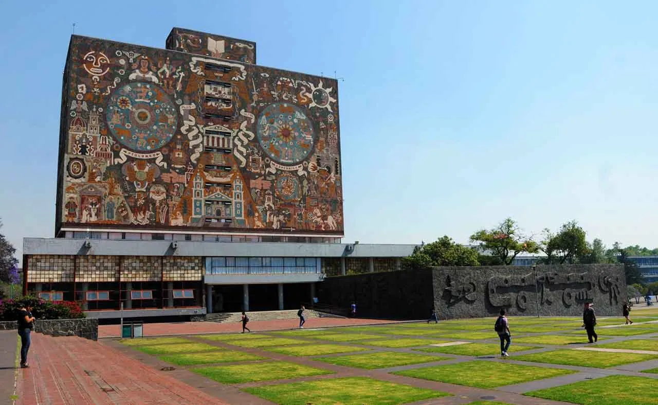 Foto especial Explanada de la casa de estudios, UNAM
