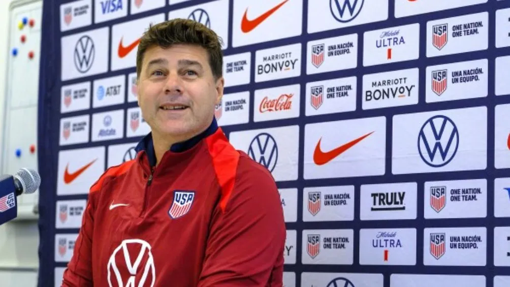 AP El entrenador en conferencia de prensa