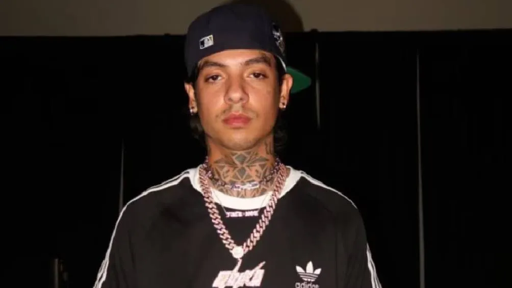 Se reveló nuevo video de Natanael Cano confrontando a policías en Sonora.