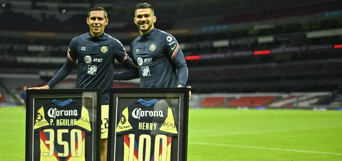 Paul Aguilar con reconocimiento