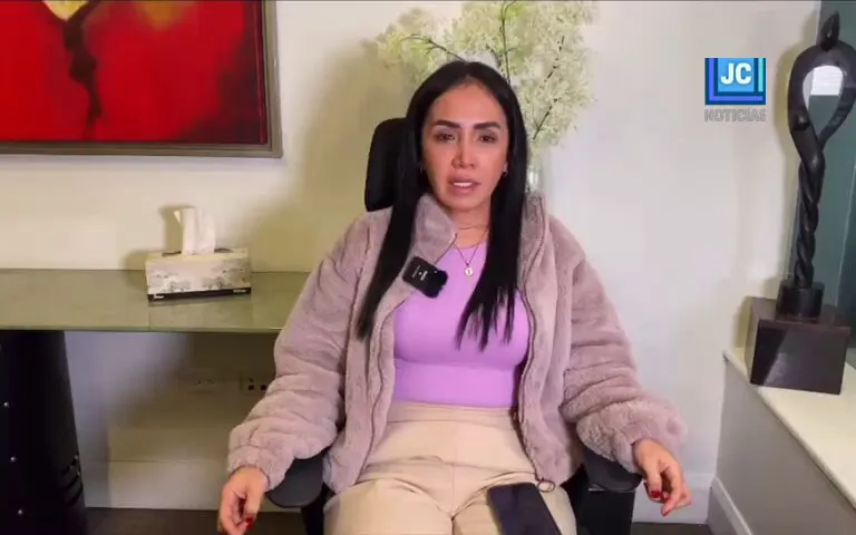 Redes Sociales María Elena Delfín Valdez dice que presentó 2 denuncias contra el cantante y esposo.