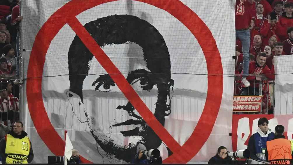 Protestaron durante el juego de Champions